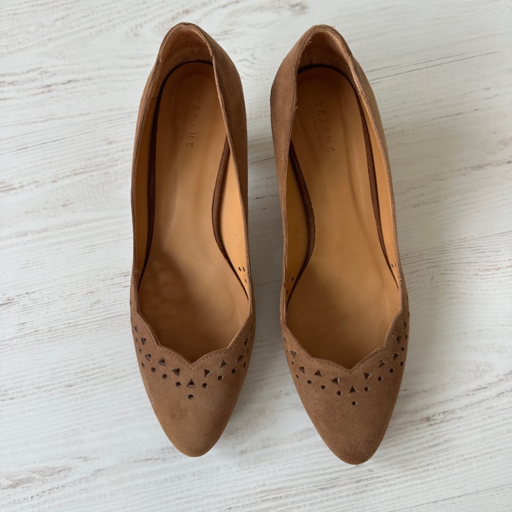 Sezane Tan Scalloped Heels